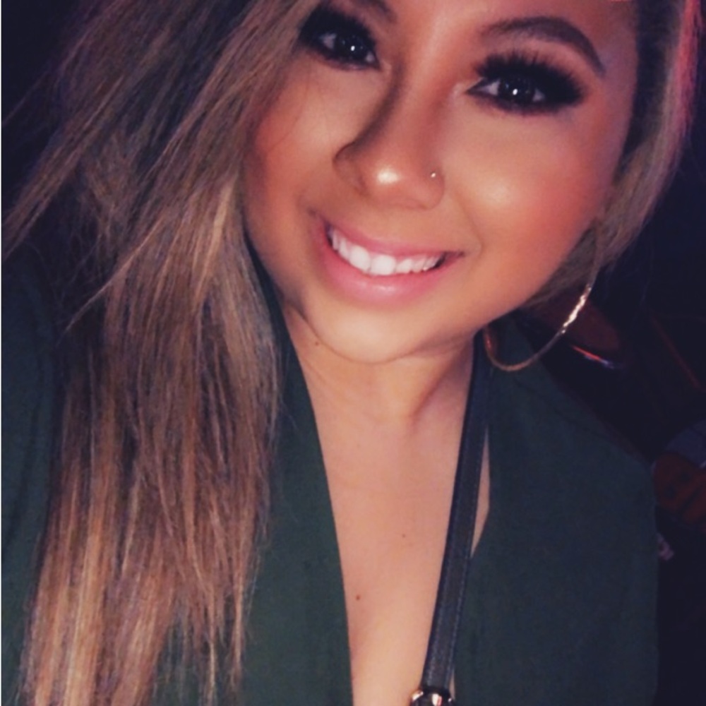 hi poshmark:)